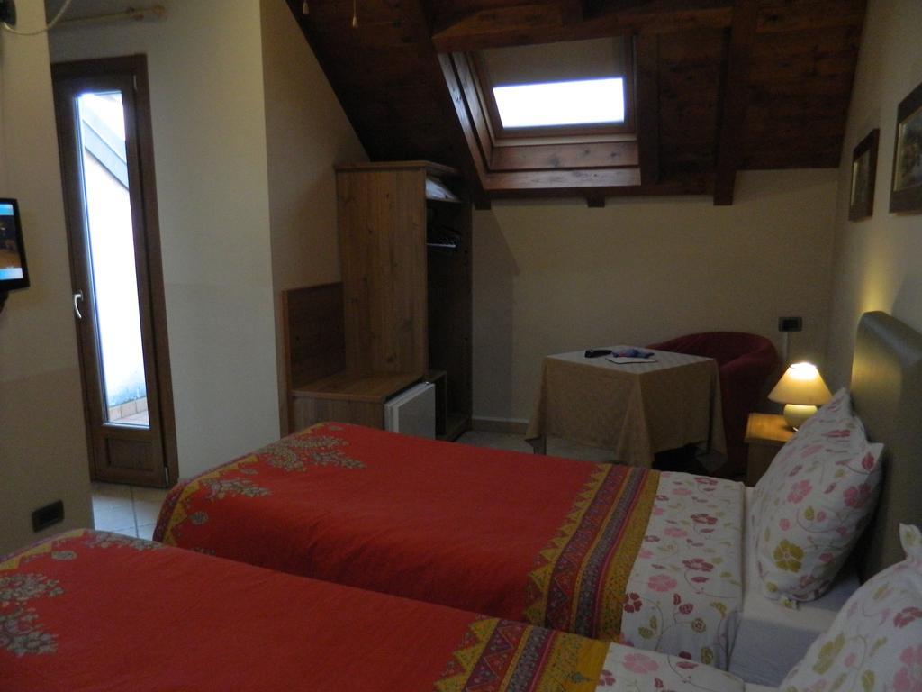 Hotel Osteria San Giuseppe à Ceriano Laghetto Chambre photo