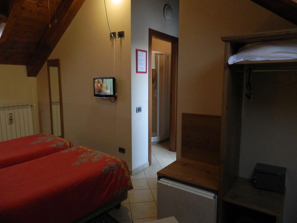 Hotel Osteria San Giuseppe à Ceriano Laghetto Extérieur photo