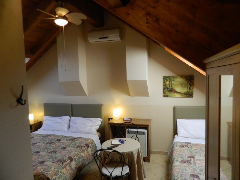 Hotel Osteria San Giuseppe à Ceriano Laghetto Chambre photo